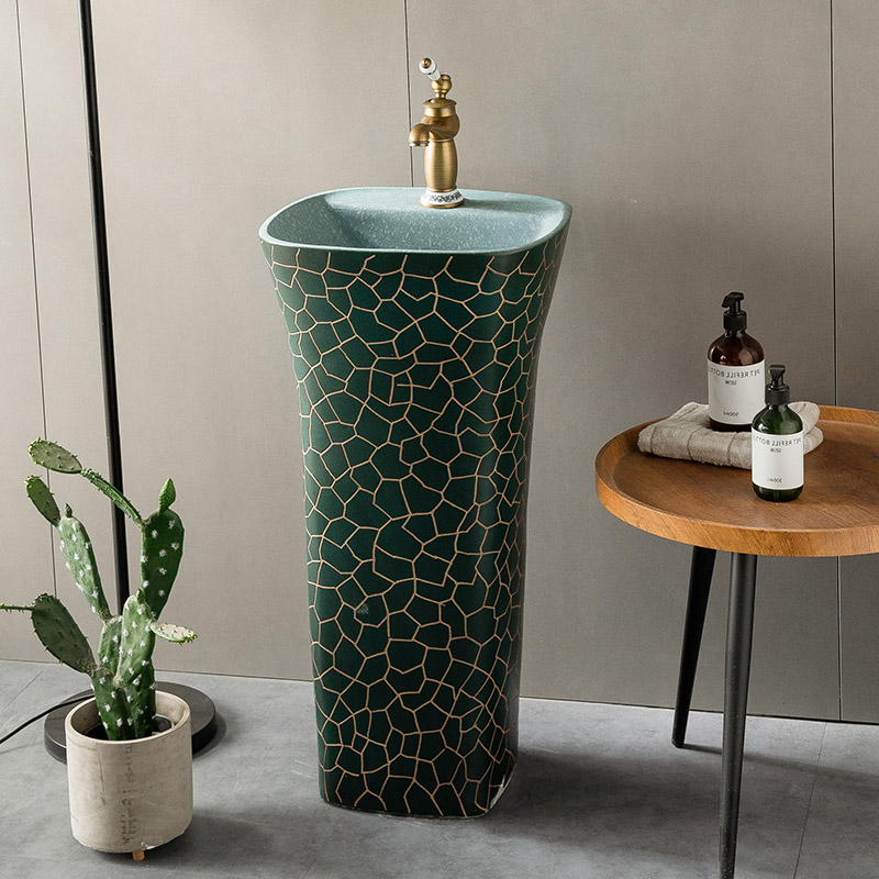 立柱臺(tái)盆與智能馬桶 庭院與衛(wèi)浴空間的現(xiàn)代融合